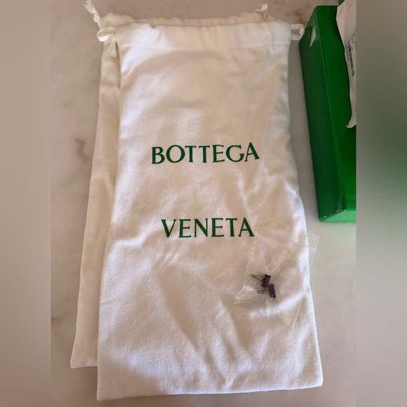 Bottega Veneta Black Woven Sandals - Picture 11 of 11